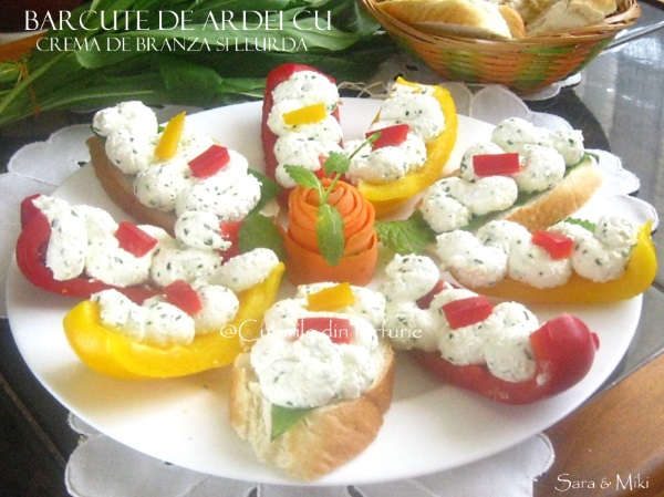 Barcute-de-ardei-cu-crema-de-branza-si-leurda-2-1