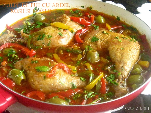 Pulpe-de pui-cu-ardei-rosii-si-masline-2-1