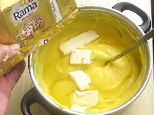 4. Cand e gata se adauga o nuca de margarina Rama ca sa prinda luciu.     